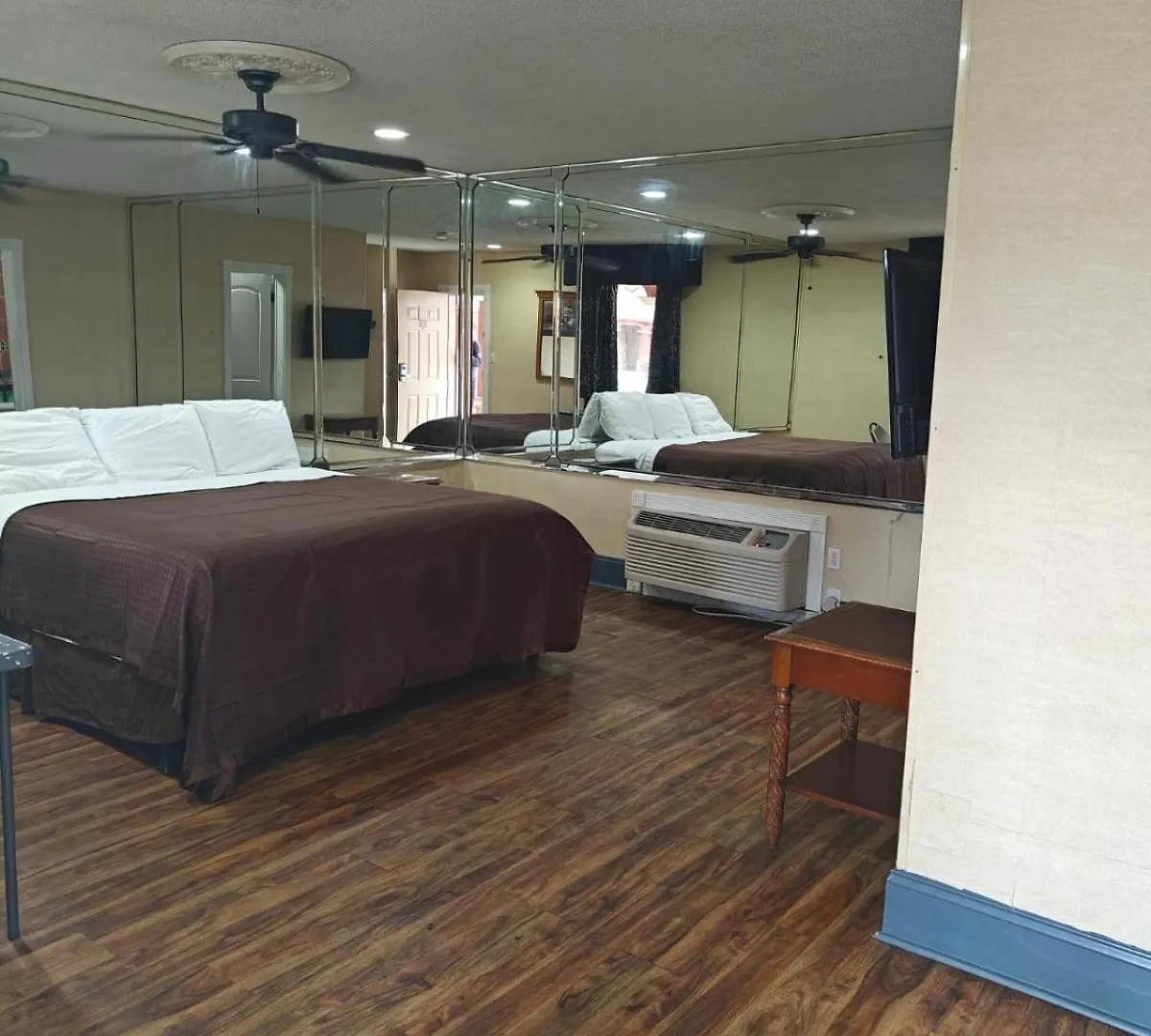 Deluxe Inn - Savannah 2*,  United States