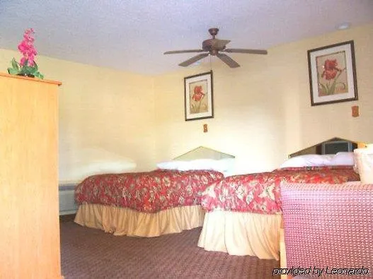 Deluxe Inn - Savannah Motel